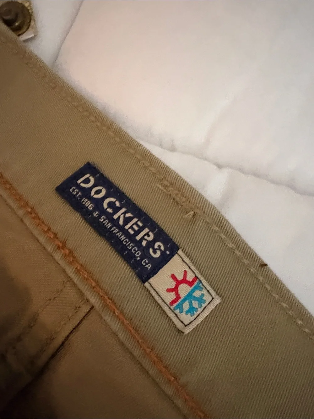 Dockers Men's Chinos in Khaki Tan